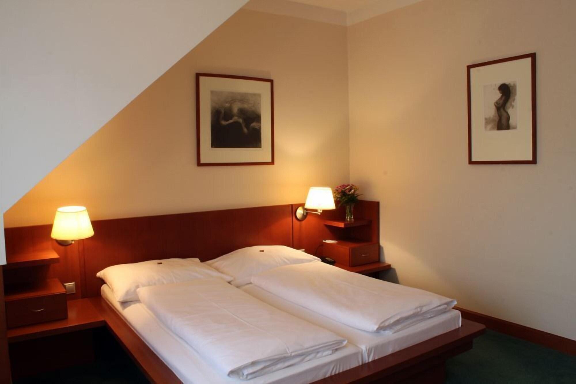 Hotel Popelka Прага Екстериор снимка