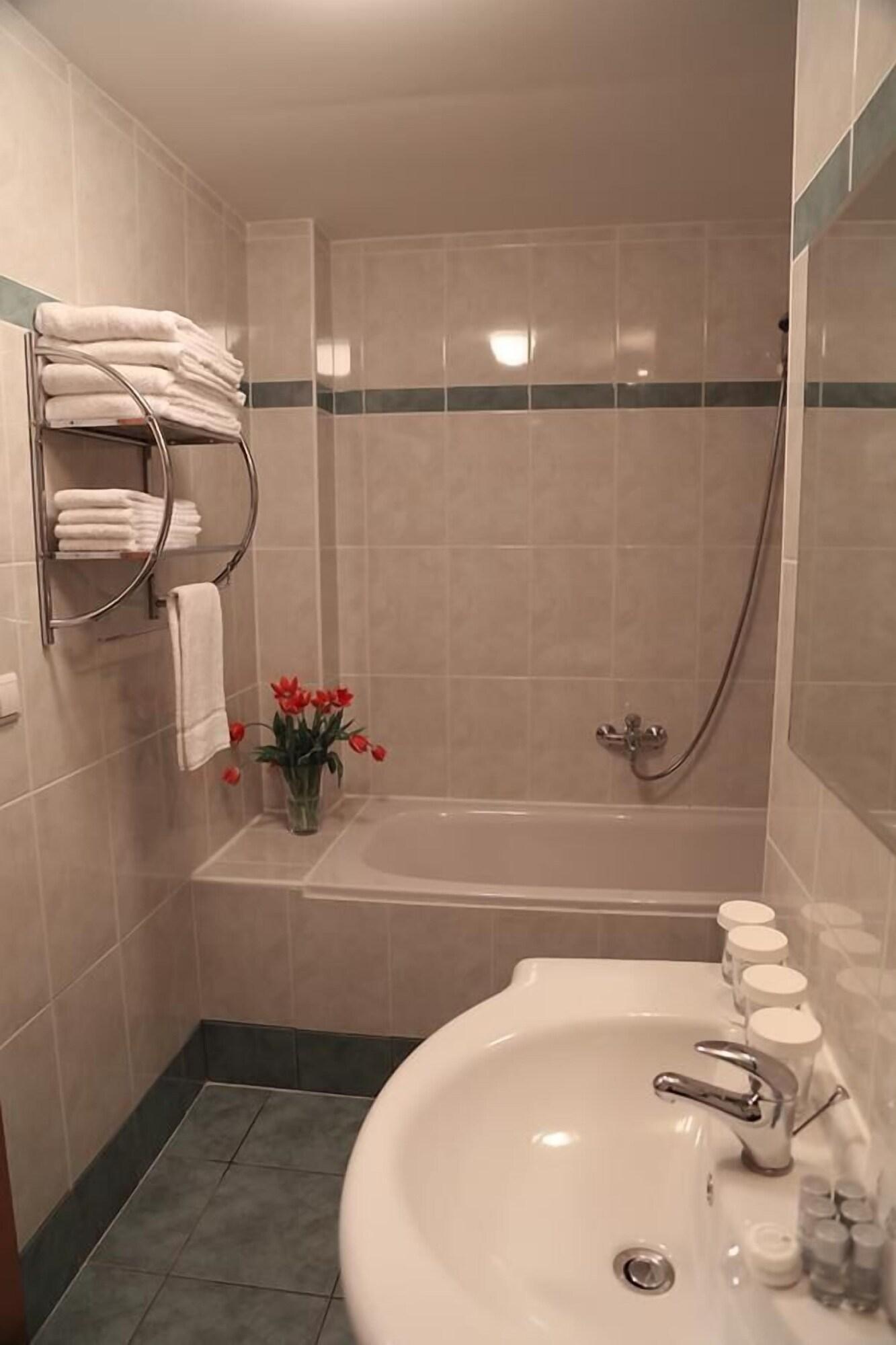 Hotel Popelka Прага Екстериор снимка