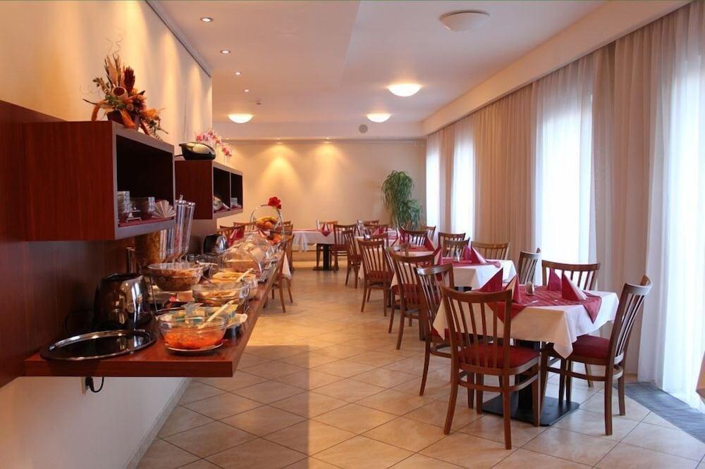 Hotel Popelka Прага Ресторант снимка