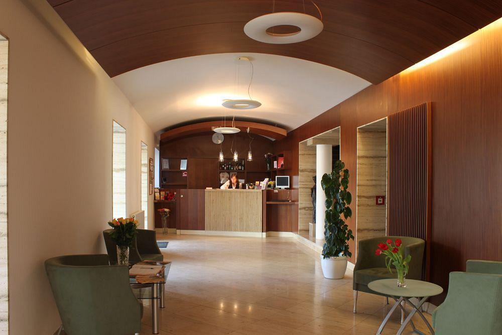 Hotel Popelka Прага Екстериор снимка