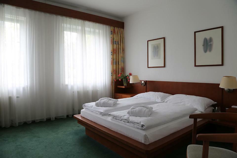 Hotel Popelka Прага Екстериор снимка