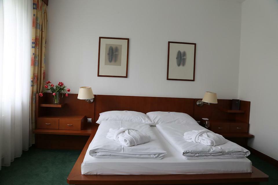 Hotel Popelka Прага Екстериор снимка