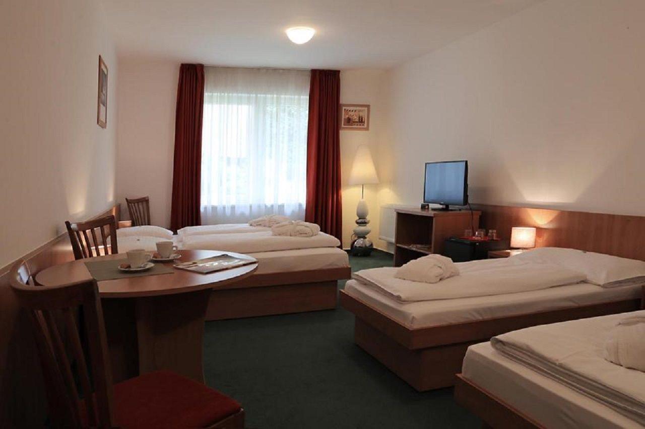 Hotel Popelka Прага Екстериор снимка
