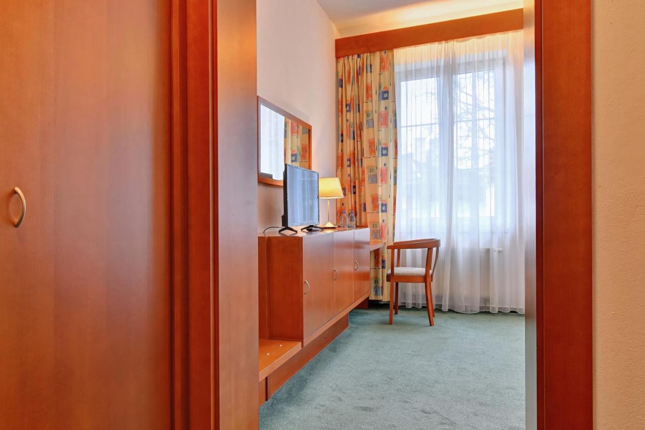 Hotel Popelka Прага Екстериор снимка
