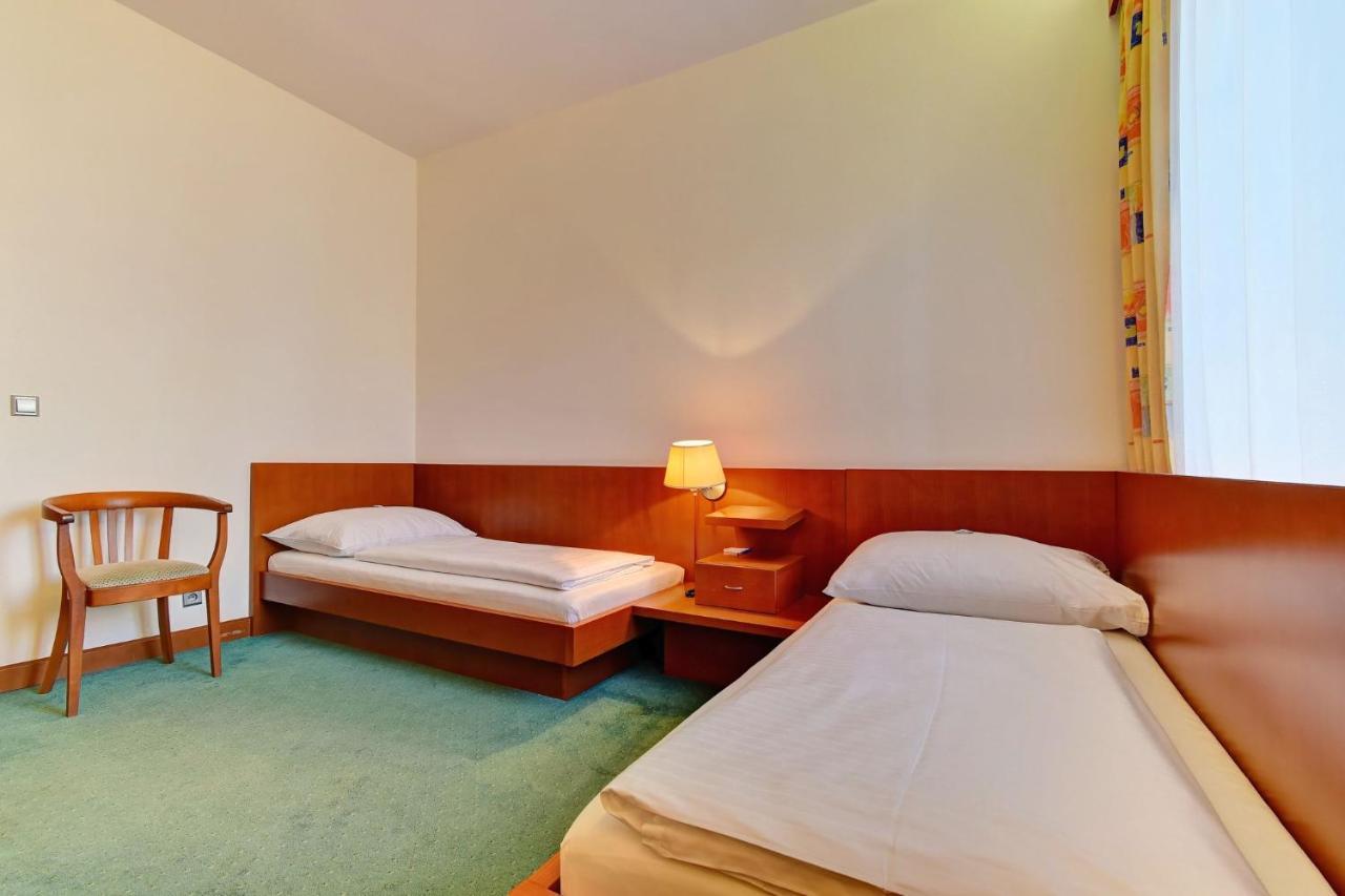 Hotel Popelka Прага Екстериор снимка