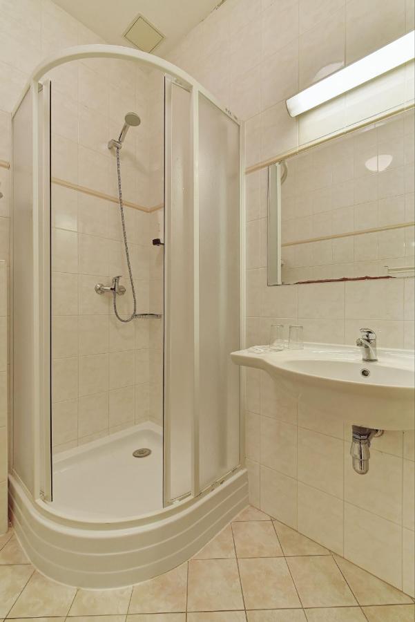 Hotel Popelka Прага Екстериор снимка